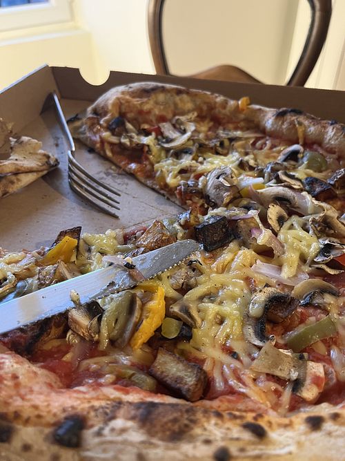 Pizza végane   at Basilic & Romarin in Nouvelle-aquitaine