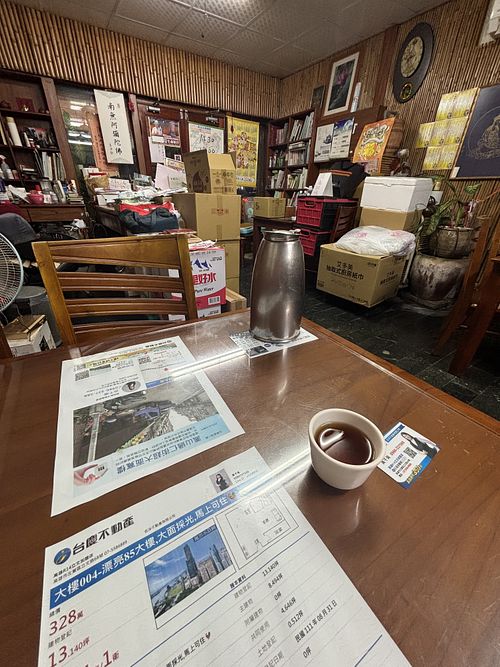Seating  at Yi Ping Shen in Kaohsiung