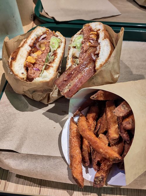Green BBQ + Sweet potato fries at Green Farmer's - Faubourg du Temple in Paris