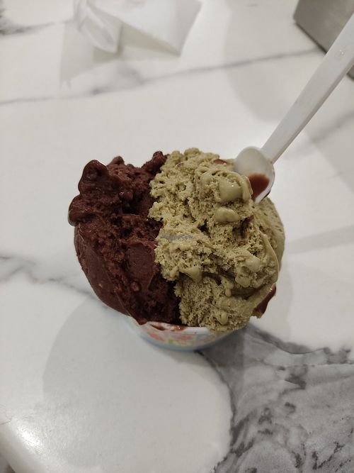 Pistachio sorbet and hazelnut at 🍦Piacerino - Heladeria 100% Artesanal in Andalucía
