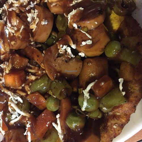 Patacón Gulasch close up at La Cocinita Verde in Bogota