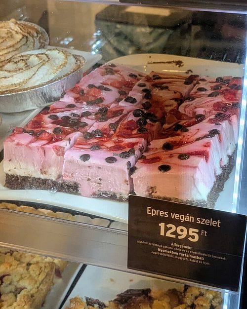 Vegan strawberry cake at Tchibo Mammut II. in Budapest