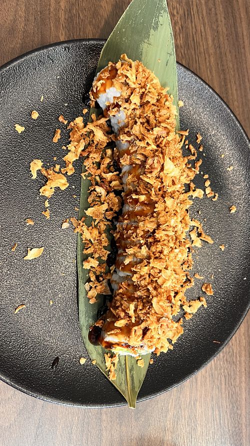 Vegan roll with crispy onions  at H-Sushi in Bourgogne-franche-comté