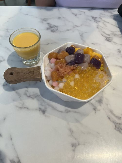 Mango Pomelo Sago at AUTEA SWEETS & EATS in Chicago
