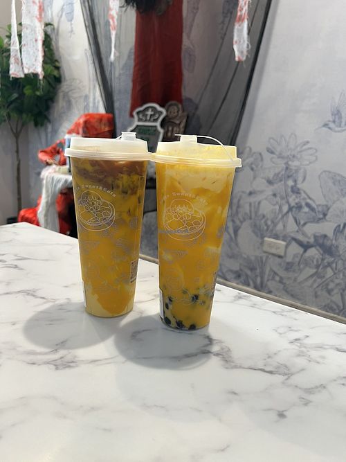 Pumpkin Oak Milk Latte (left), Pumpkin Matcha Milk w/boba (right) at AUTEA SWEETS & EATS in Chicago