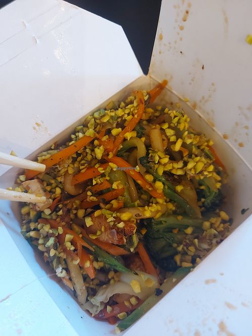 Wok componibile con tofu e verdure at Wokoza in Turin