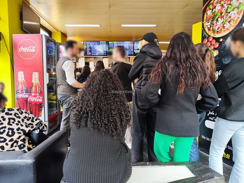 Queue inside at Janni Pizza in Zurich