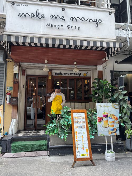  at Make Me Mango Tha Tian in Bangkok
