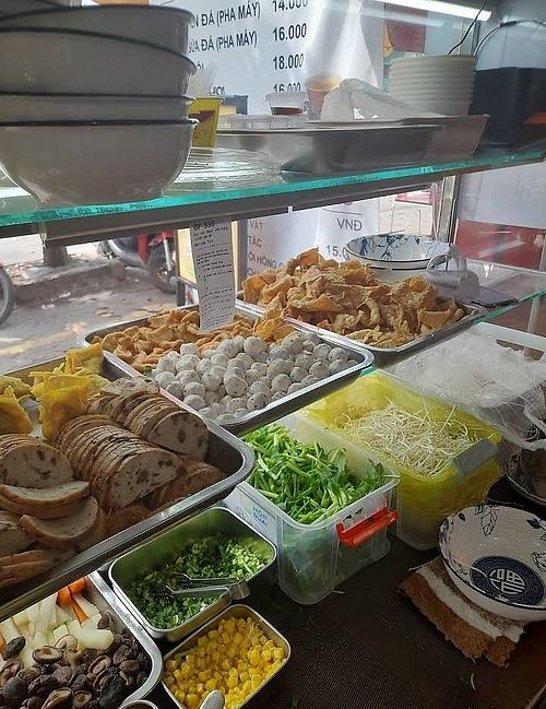 Vegan ingredients ready for the ordering of noodle soup at Hủ tiếu chay Chú Tư - Tạ Quang Bửu in Thành Phố Hồ Chí Minh