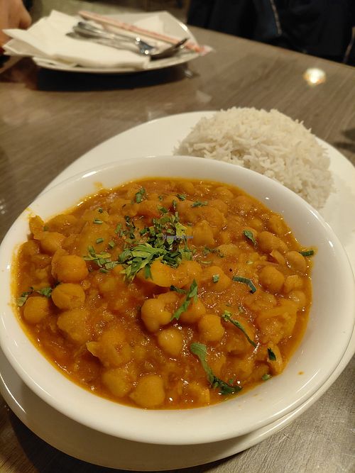Chole kulche (creamy indian dish with chickpeas) and rice at Rikša - Curry & Wok in Ljubljana