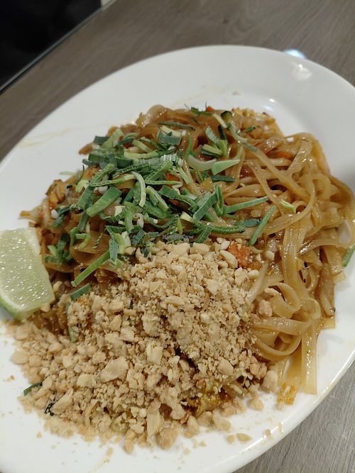 Pad thai with tofu (without egg) at Rikša - Curry & Wok in Ljubljana