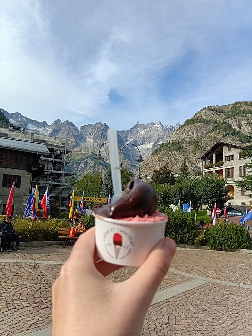 Vegan chocolate and strawberry at Crème et chocolat in Valle D'aosta