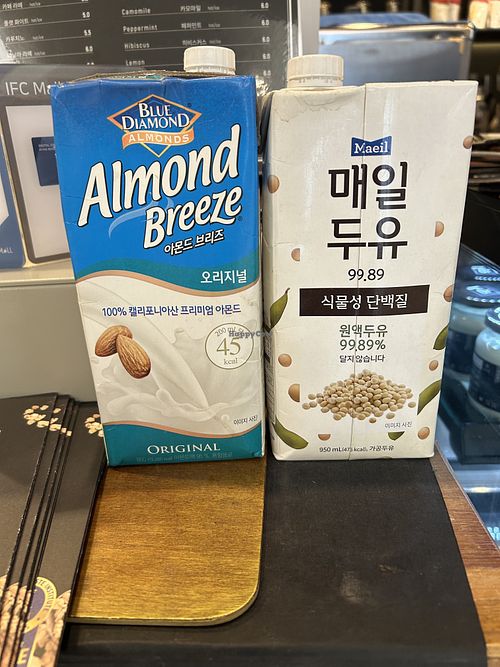 Plant milks!  at Granology - 그라놀로지 in Seoul