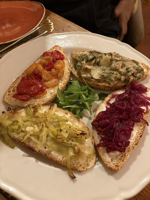 Bruschette vegane  at Vizi e Virtù in Liguria