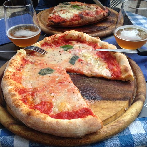 pizza with vegan cheese at Julian in Milan