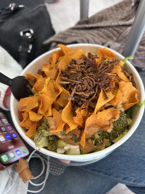 Build your own bowll  at Luka pokes inside B Gate Qro airport  in Querétaro