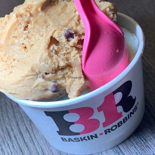 Non-Dairy Jamoca Chip: Jamoca Coffee-Flavored Frozen Dessert w/ Chocolate Chips & Caramel Swirls at Baskin Robbins in Michigan