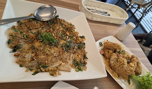Signature ‘Hor Fun’ with Diced Kailan & Preserved Radish. Multigrain Cereal Prawn. at Mother Earth Classic Vegetarian 大地之素 (Balestier) in Central Singapore