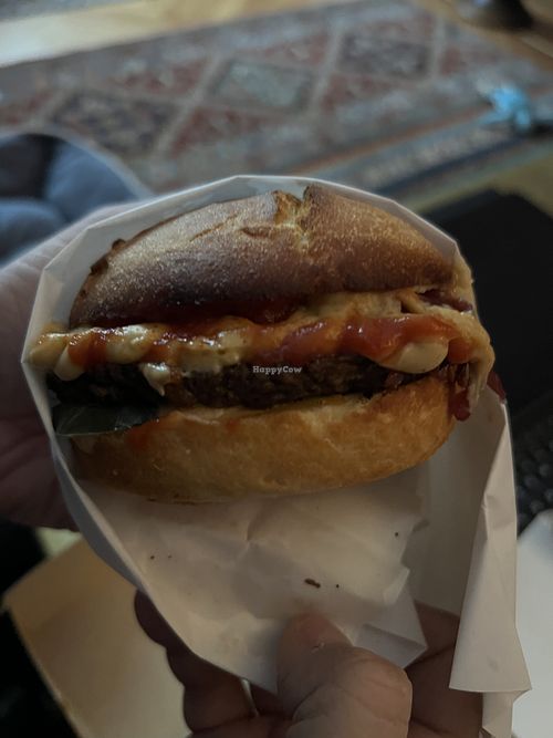 Cheeseburger  at Junk's Food So Good in Milan