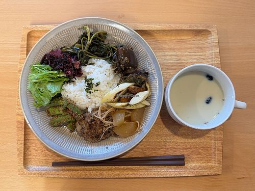 上野原産のキヌアと採れたて野菜を使ったランチプレート at Quinoa Kitchen - キヌアキッチン in Yamanashi