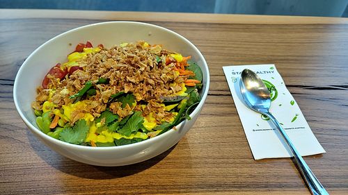 Kenny's vegan bowl at Kenny's Millennium City in Wien