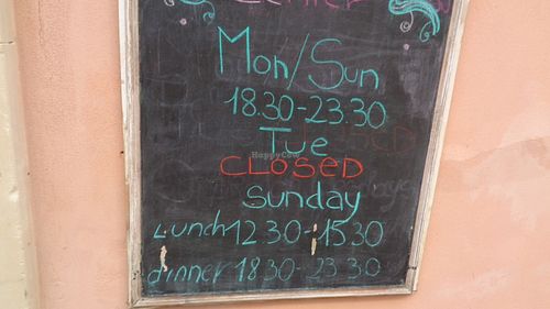 Posted hours. at Moon in Siracusa