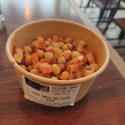 Salade vegan tomate et pois chiches at Cuisine Dada in Ile-de-france