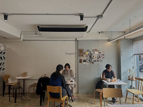 nice local coffeee with vegan milk options!⭐️  at Bird Coffee Lab in Seoul