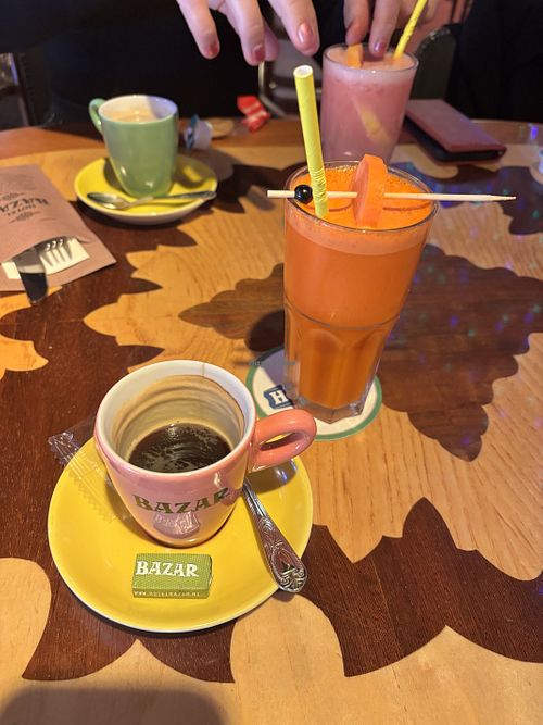 Wortelsapje en pure koffie omdat er geen havermelk is   at Restaurant Bazar in Zuid-holland