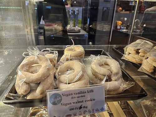 Vegan walnut cookie at Lilipop Caffé in Nagykovácsi