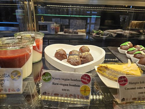 Raw vegan bonbon at Lilipop Caffé in Nagykovácsi