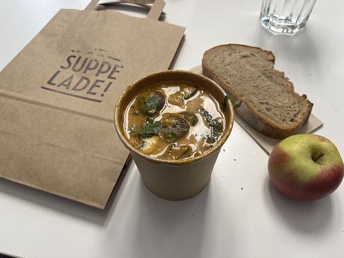 Erdnuss-Gemüse-Curry  at SUPPELADE! in Zürich