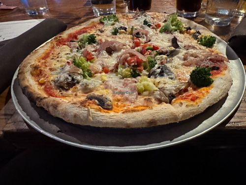 vegan pizza at Manor Hill Tavern in Ellicott City