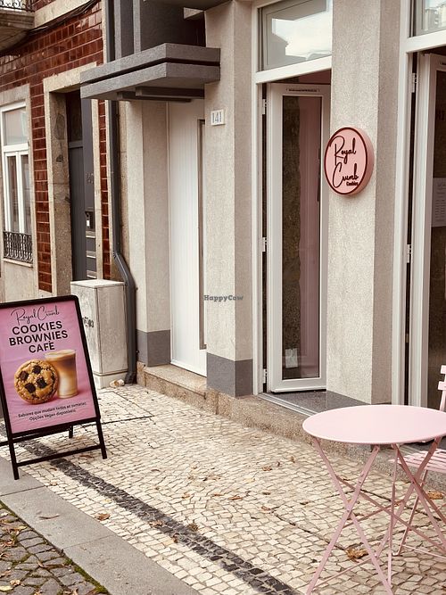 Vegan options indicated on the panel   at Royal Crumb Cookies in Braga