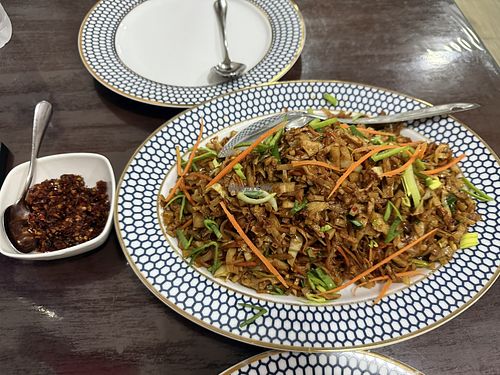Vegetable Kottu large für zwei für 750 Rupien, gibts schon zum Frühszück, Ketchup gibt’s auf dem Tisch  at Cafe Purple King in Central Province