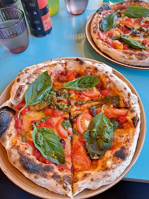 Very tasty vegan pizza at Eric's Pizza in England