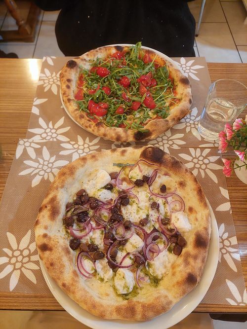 Fresca (up), Fugazzeta (down) at Fabbrica della Pizza in Auvergne-rhône-alpes