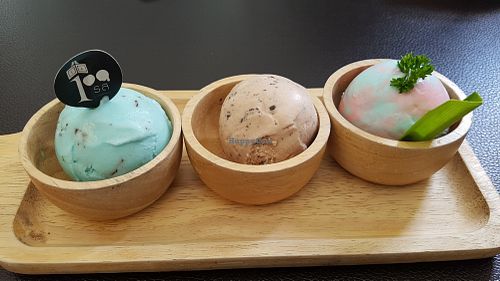 Mint-chocolate, cookie and Spiderman flavors at Itim Roi Ros (100 Flavors of Ice Cream) - ไอติม100รส in Chiang Mai