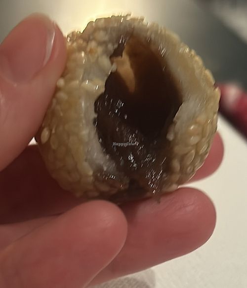 Jian Dui: palline di sesamo fritte ripiene di marmellata di azuki  at MO Esquilino in Lazio