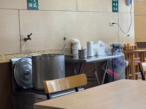 Free soup station at Yanagiya Vegetarian Restaurant in Taoyuan City