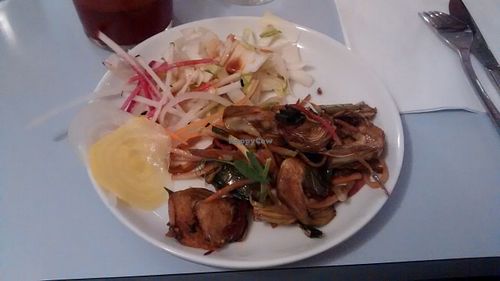 Roasted artichoke salad at Hobbes in Paris