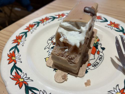 Bien crémeuse sous la première couche.  at La Goguette de Juliette in Auvergne-rhône-alpes