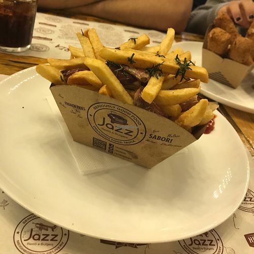 French fries with fried garlic at Jazz Resto e Burgers in Sao Paulo