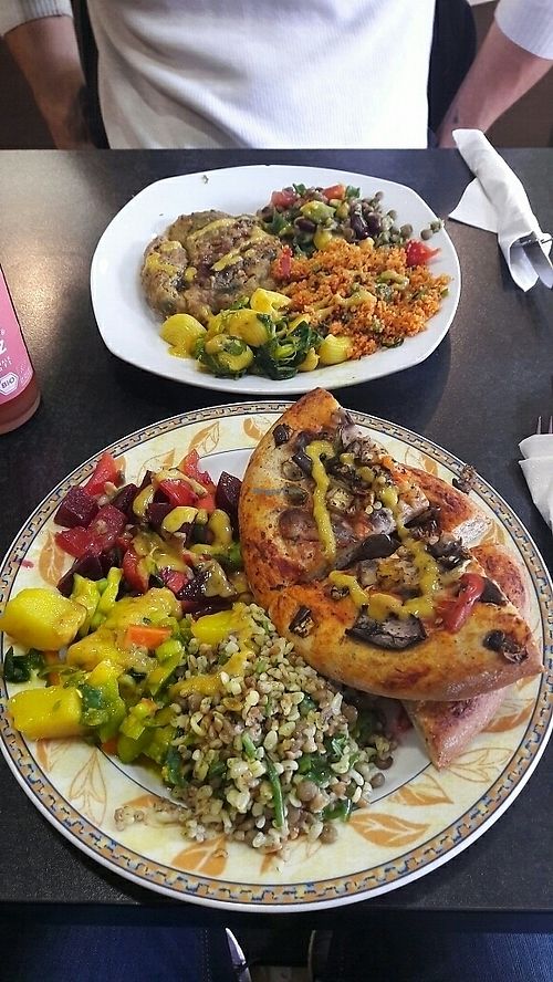 Salads and pizza at Kiez Vegan - Kortestrasse in Berlin