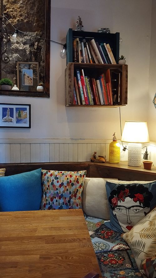 Small sitting area at Petit Café Tarragona in Catalunya