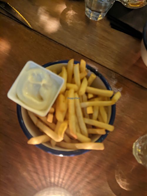 Friet en plantaardige mayo at Café Herman in Noord-brabant