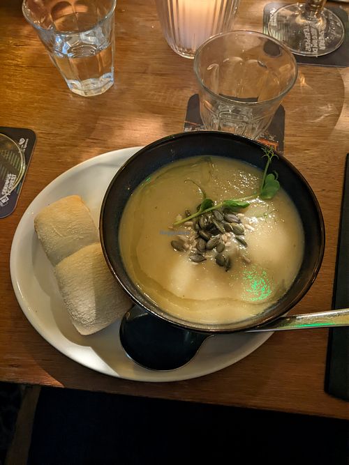 Witte wintersoep met pastinaak at Café Herman in Noord-brabant