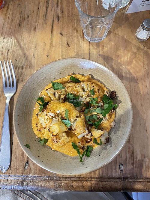 Plat du jour, choux fleur rôti et purée de poivron   at croustille in Normandie
