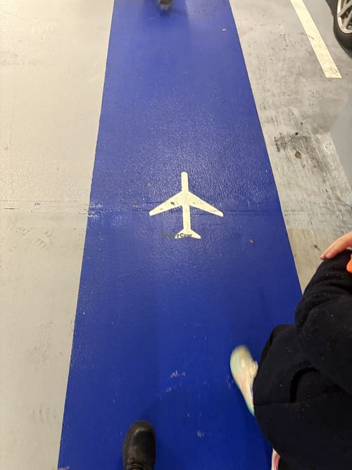 Way  at Wintermarkt Flughafen München in Freising