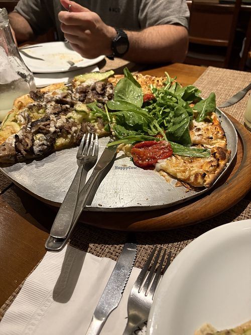 rucola e shitake  at Juca Pato Pizzaria in Santa Catarina